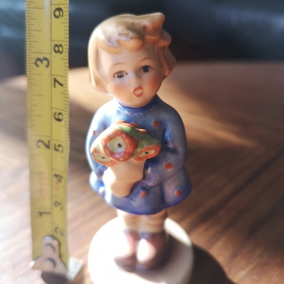 Hummel Goebel Figurine 1967 #239A Girl with Nosegay Flowers, Signed, Numbered - Picture 6 of 6